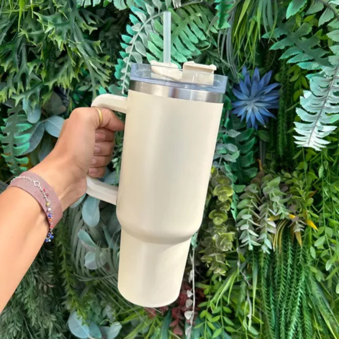 Copo Quencher Caneca Inox com Alça e Canudo (1200 ml) - Bege