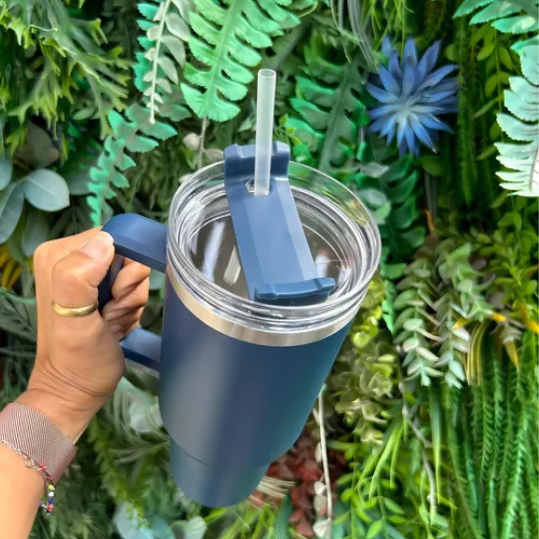 Copo Quencher Caneca Inox com Alça e Canudo (1200 ml) - Azul Marinho