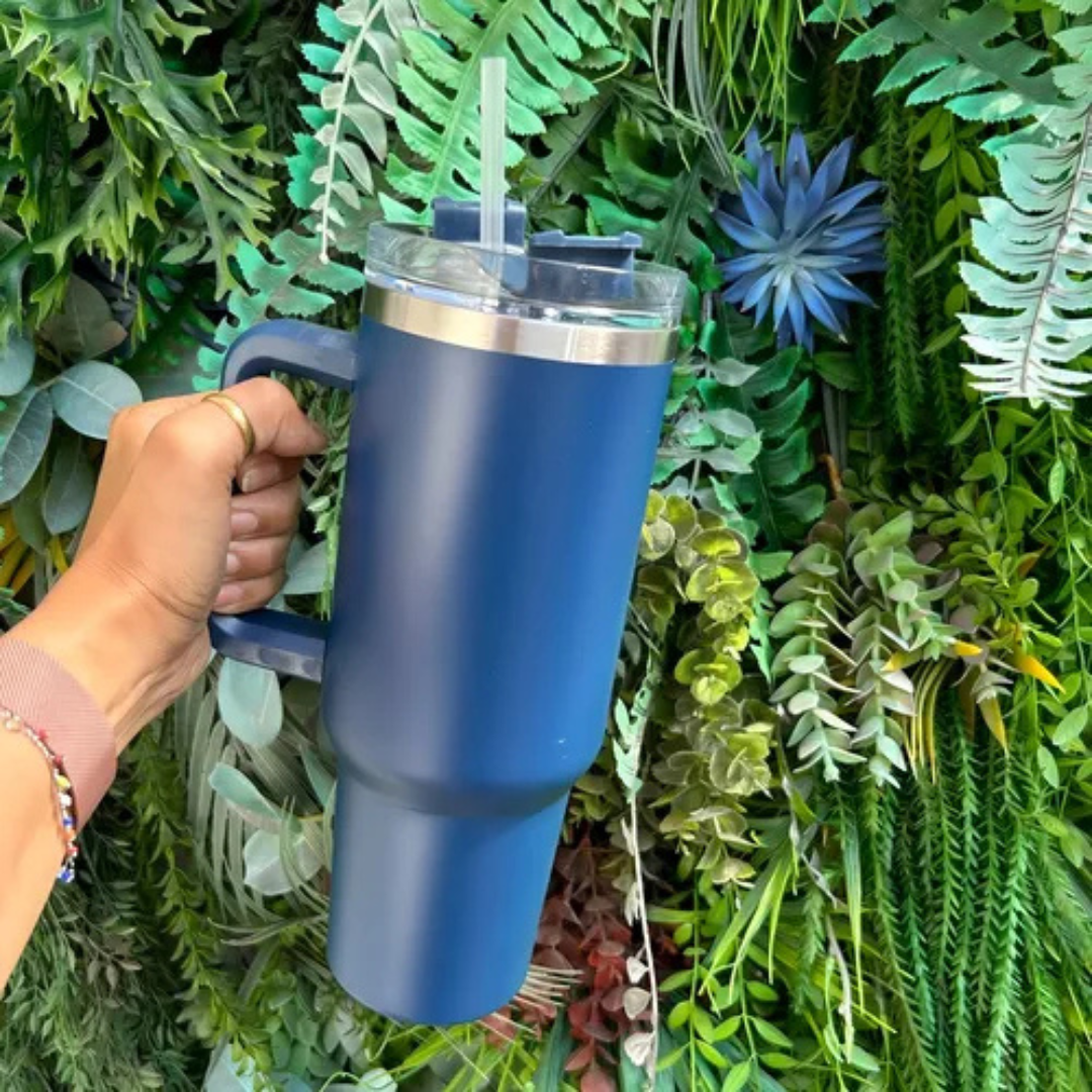 Copo Quencher Caneca Inox com Alça e Canudo (1200 ml) - Azul Marinho