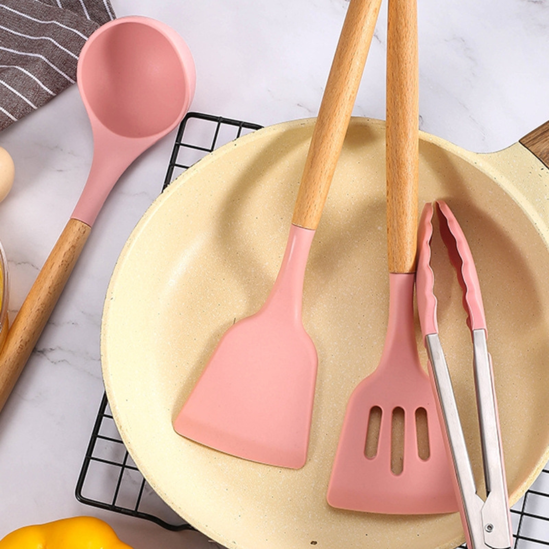 Conjunto de Utensílios de Cozinha 12Pçs - Silicone e Cabo de Madeira - Rosa/ Madeira