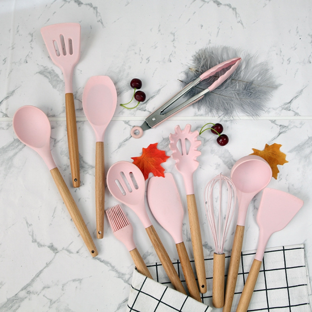 Conjunto de Utensílios de Cozinha 12Pçs - Silicone e Cabo de Madeira - Rosa/ Madeira