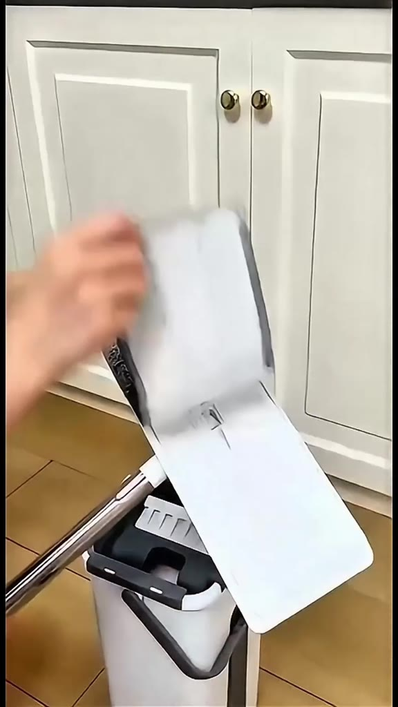 Flat Mop 2 Refis 5 Litros Esfregão Com Balde Rodo Mágico Lava Seca Tira Pó