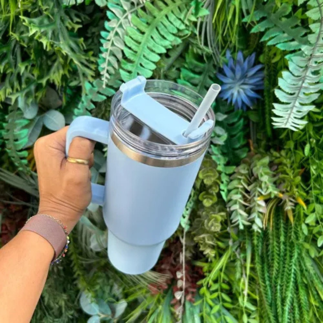 Copo Quencher Caneca Inox com Alça e Canudo (1200 ml) - Azul Bebê